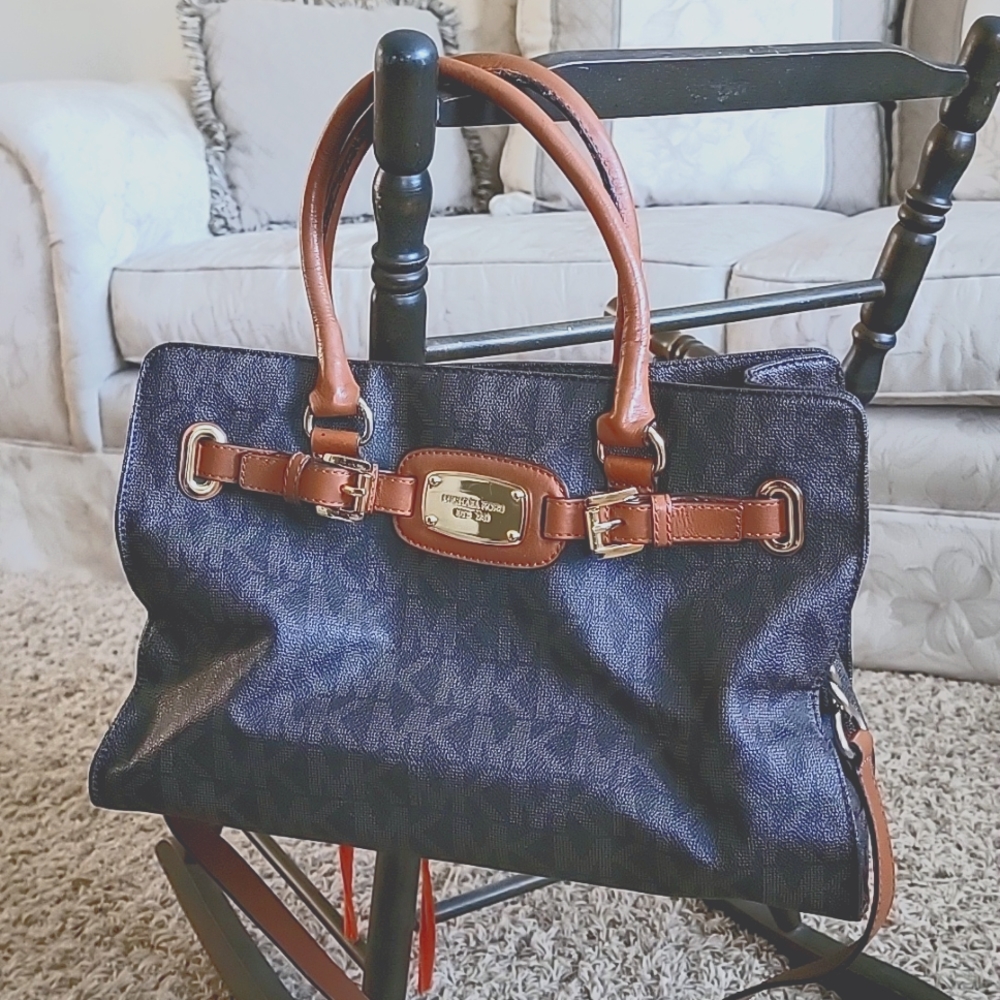 Michael Kors Handbag & Wallet